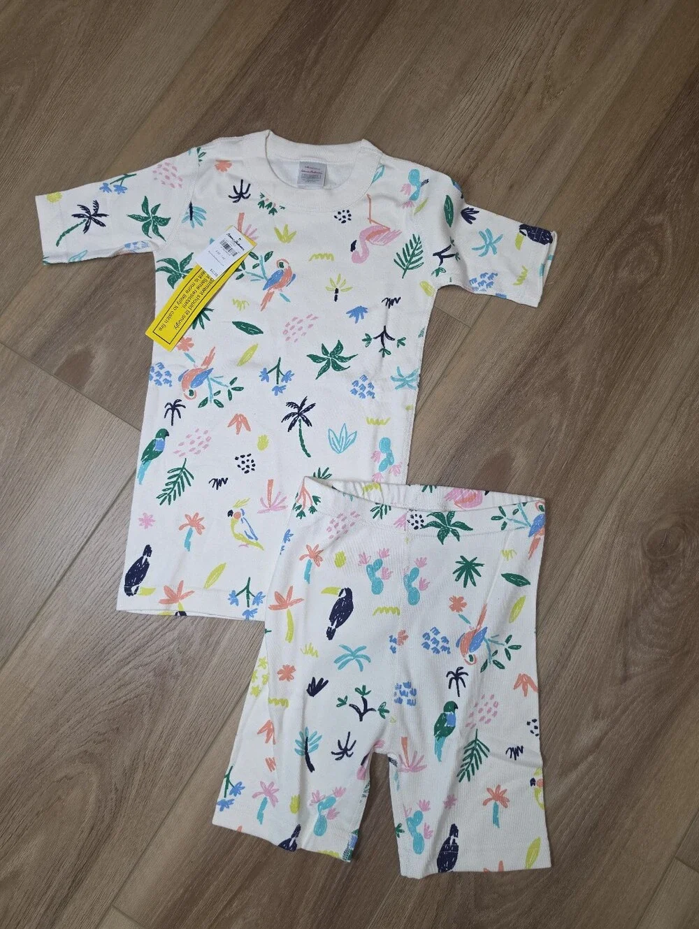 Hanna Andersson Cream Tropical Print Short Pajama Set with Multicolor Birds